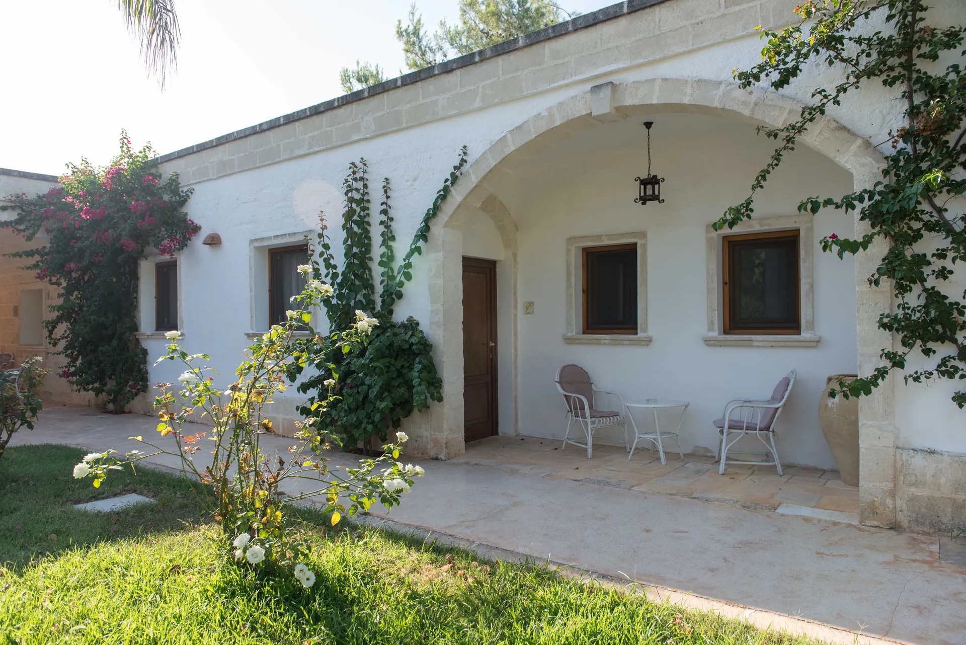 Ingresso di una sistemazione nel verde